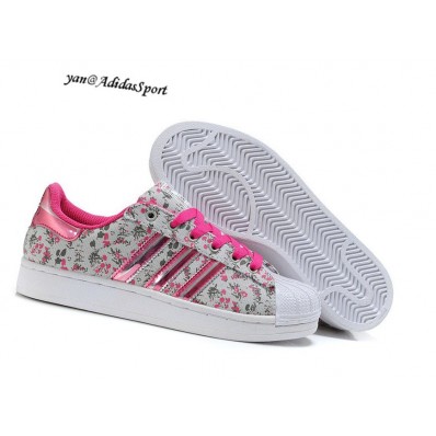 superstar femme rose pale et blanche